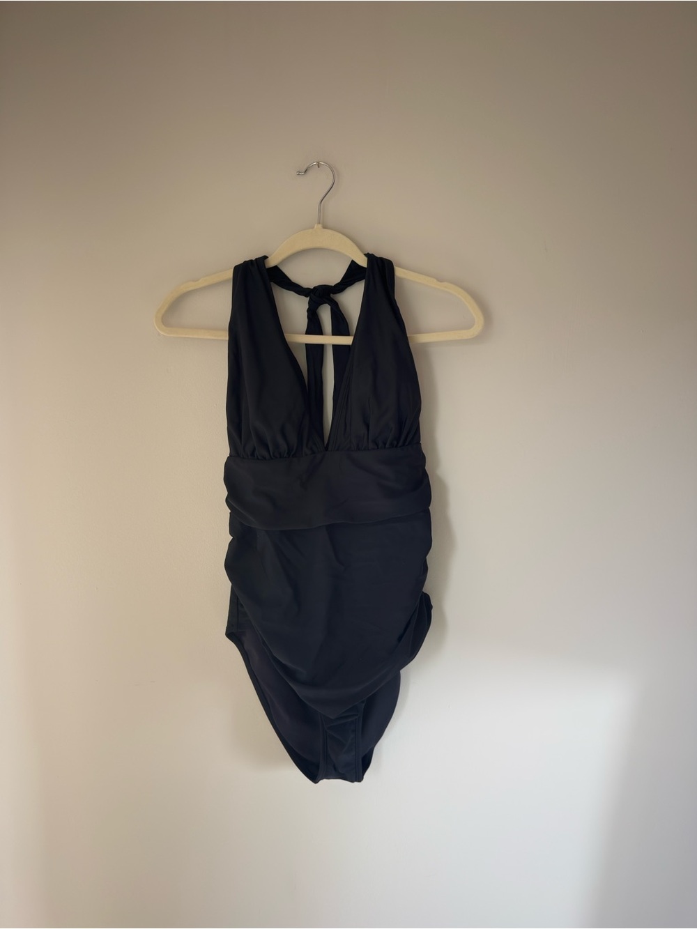 Cupshe Sleek Black Halter One-Piece Swimsuit ASL0103AA